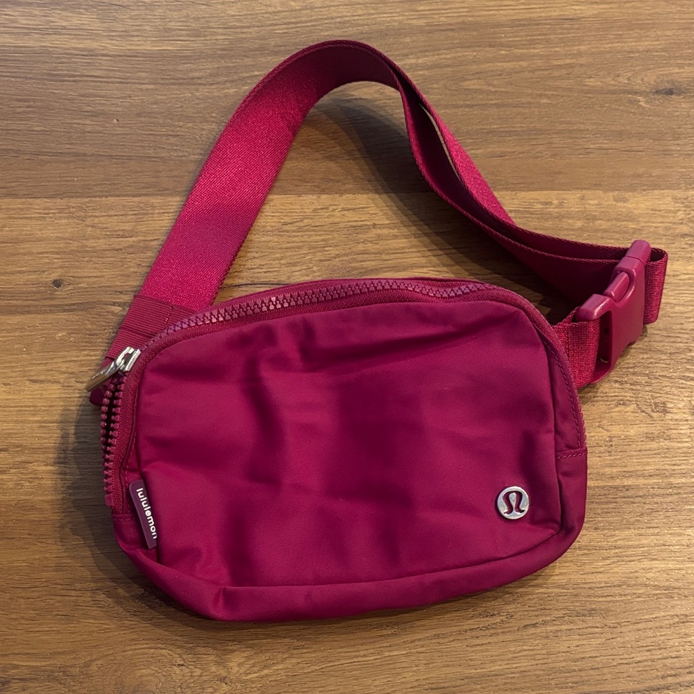 lululemon athletica Crossbody Bag in Deep Red